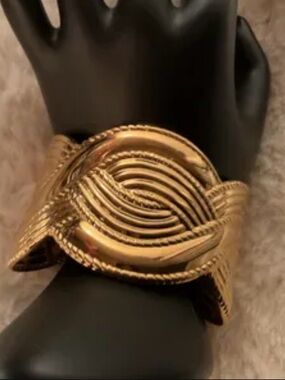 1993 Vintage Avon Gold-Tone Women’s Statement Cuff Bracelet